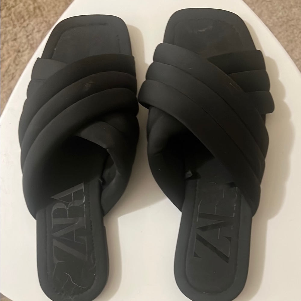 Zara Black Minimalist Slide Sandals